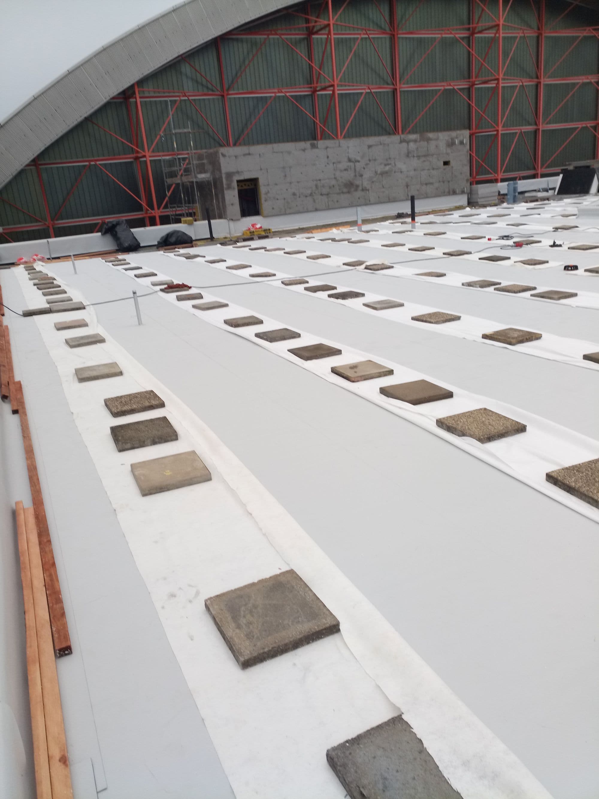 Realizace hydroizolace ploché střechy — zimní stadion